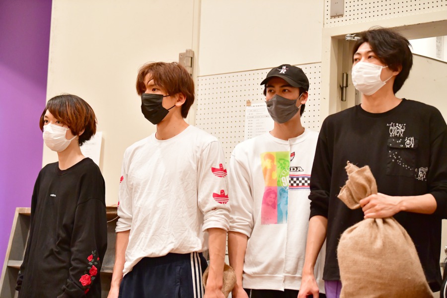 愉快に生きていこうーーいよいよ大詰め、舞台「無人島に生きる十六人」稽古場レポート イメージ画像