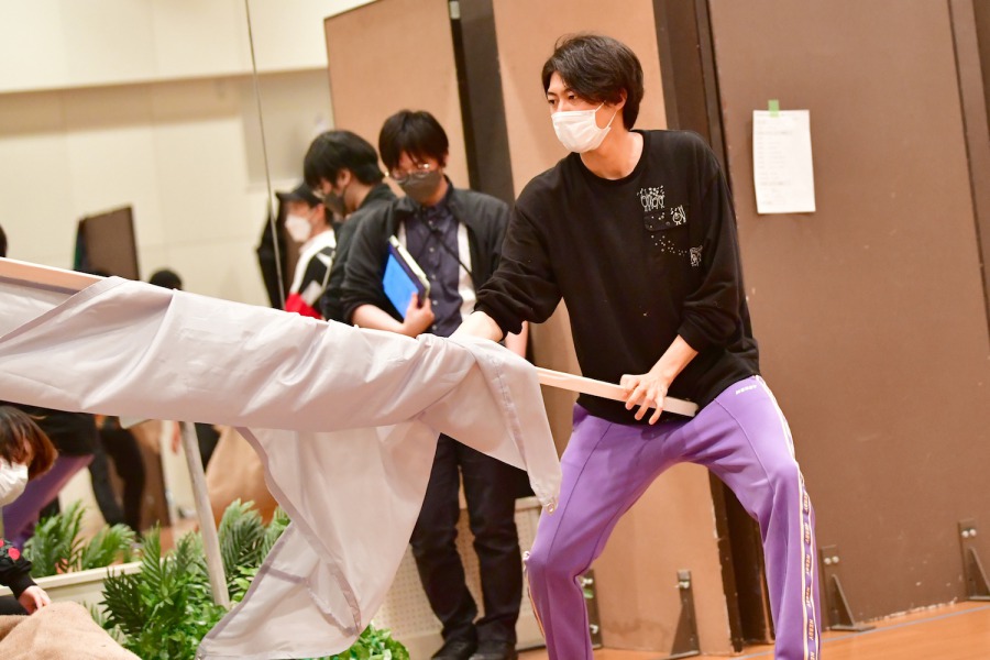 愉快に生きていこうーーいよいよ大詰め、舞台「無人島に生きる十六人」稽古場レポート イメージ画像
