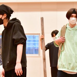 愉快に生きていこうーーいよいよ大詰め、舞台「無人島に生きる十六人」稽古場レポート イメージ画像