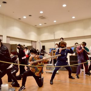 愉快に生きていこうーーいよいよ大詰め、舞台「無人島に生きる十六人」稽古場レポート イメージ画像