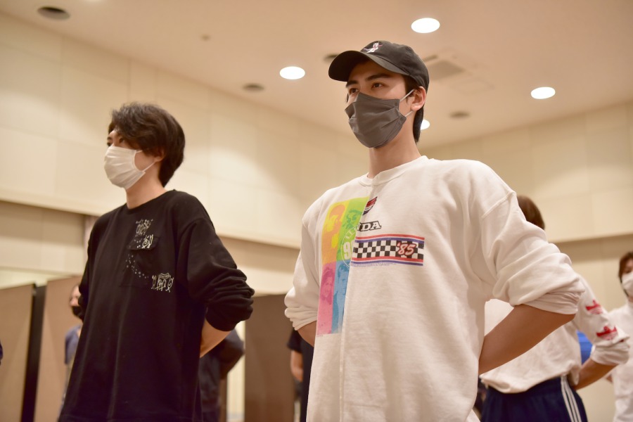 愉快に生きていこうーーいよいよ大詰め、舞台「無人島に生きる十六人」稽古場レポート イメージ画像