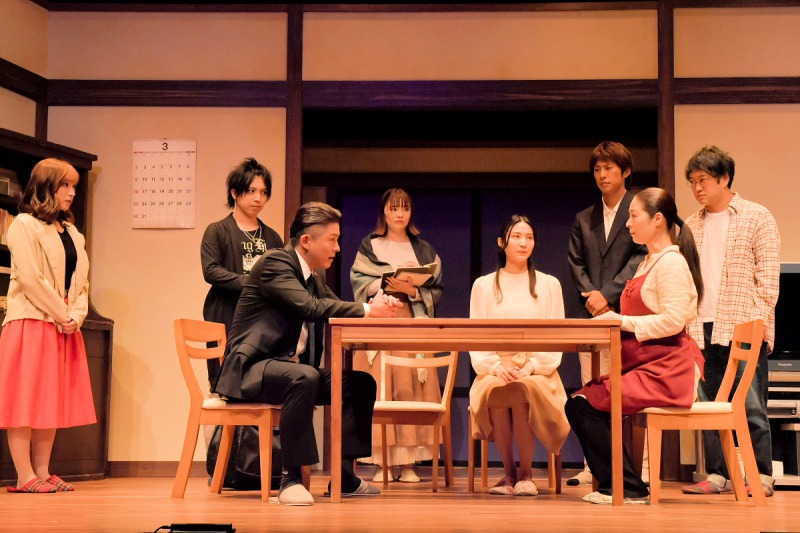 中村誠治郎「少しでも何かを感じていただけたら」　『キスより素敵な手を繋ごう』開幕 イメージ画像