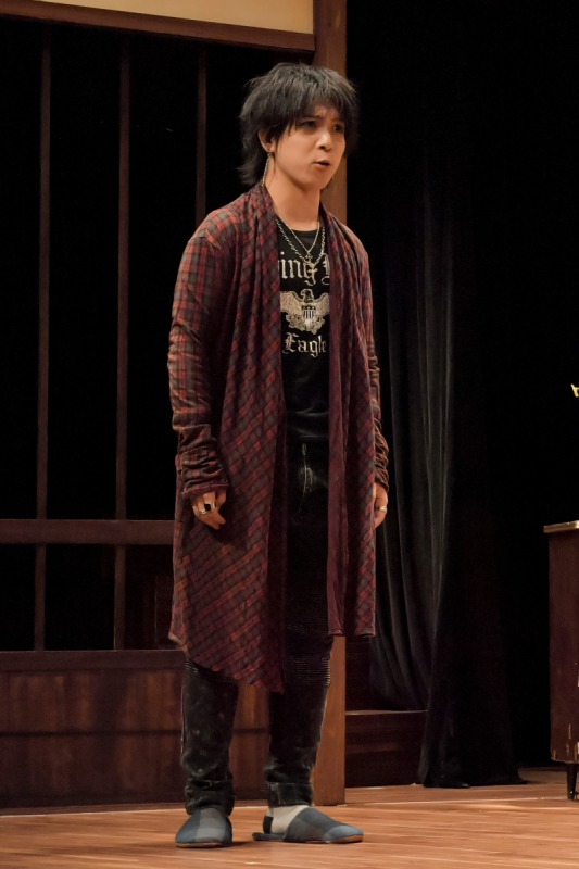 中村誠治郎「少しでも何かを感じていただけたら」　『キスより素敵な手を繋ごう』開幕 イメージ画像