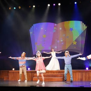 眞嶋秀斗主演、ミュージカル『ざんねんないきもの事典』2023年元日に放送 イメージ画像