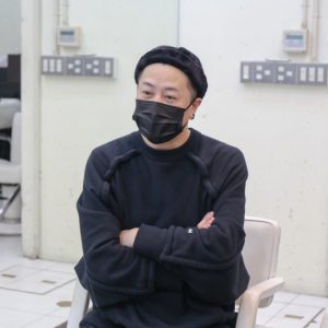 【2.5次元の舞台裏】どこまでも緻密に再現性高く　ゼロから積み重ねた“リアル”を表現する、ウィッグデザイナー・西村裕司（前編） イメージ画像