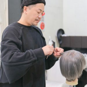【2.5次元の舞台裏】人間と一緒か、人間よりも美しく　毛先1本にまで魂を込めるウィッグデザイナー・西村裕司（後編） イメージ画像