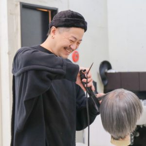 【2.5次元の舞台裏】人間と一緒か、人間よりも美しく　毛先1本にまで魂を込めるウィッグデザイナー・西村裕司（後編） イメージ画像