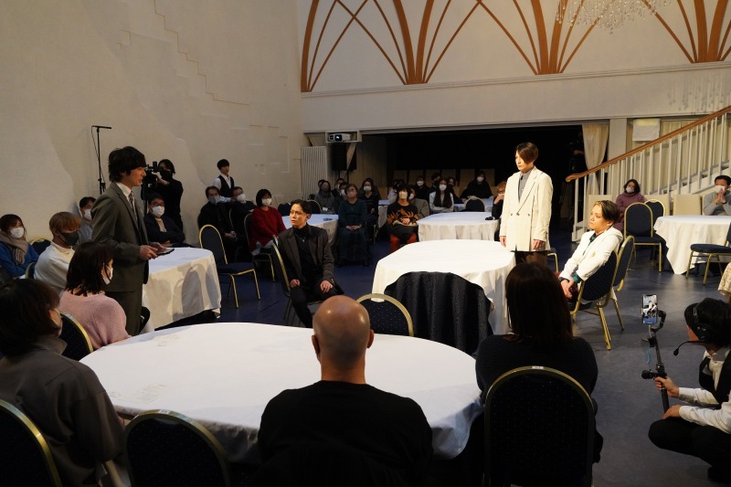 観客は一部始終の目撃者となる　ハイブリッド･イマーシブシアター「同窓会～優しくて残酷な彼を偲んで～」 イメージ画像
