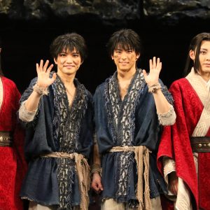 高野洸＆牧島輝が新たな歴史紡ぐ 舞台「キングダム」開幕【ゲネプロレポート】 イメージ画像