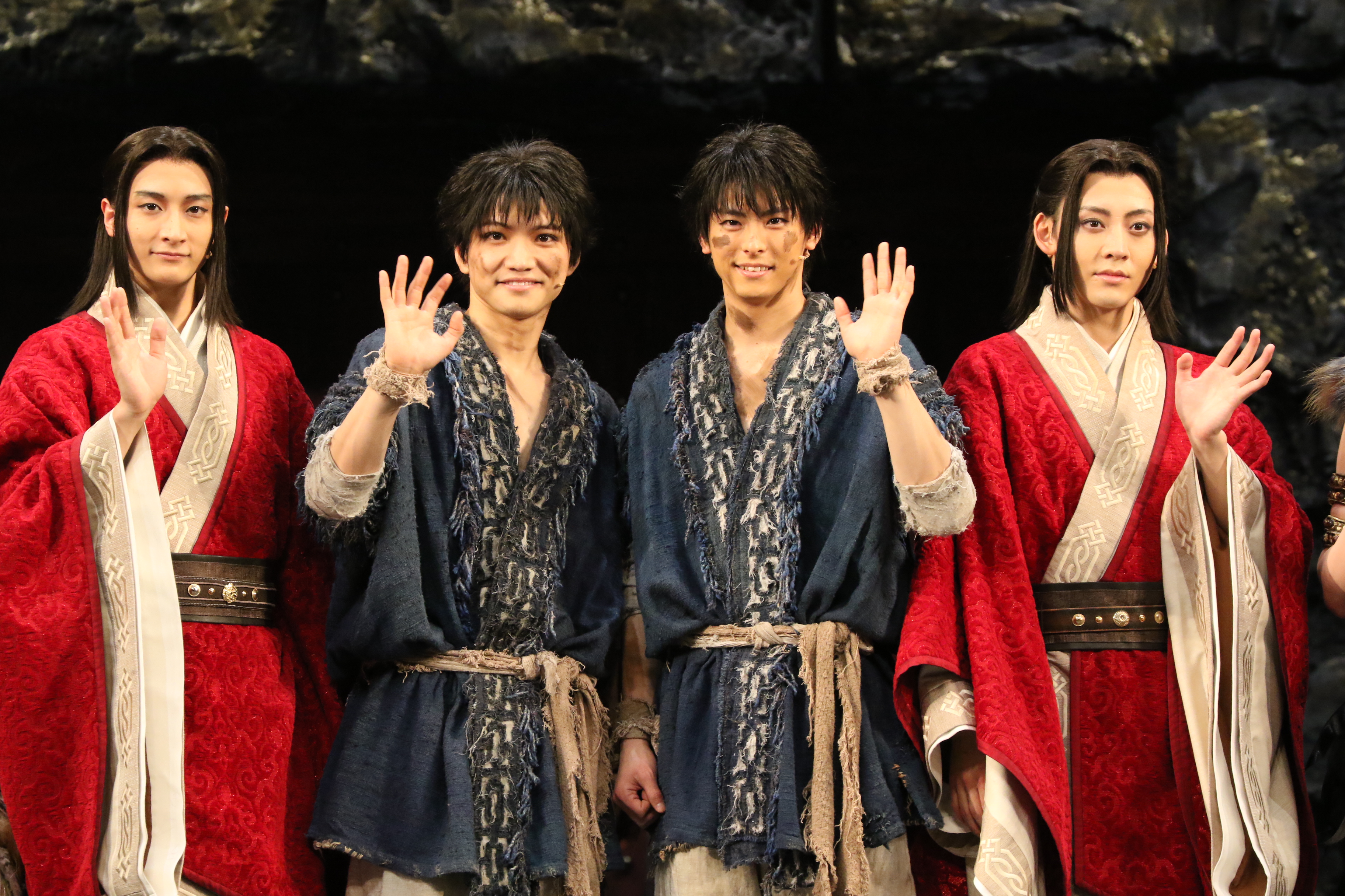 高野洸＆牧島輝が新たな歴史紡ぐ 舞台「キングダム」開幕【ゲネプロレポート】 イメージ画像