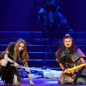 高野洸＆牧島輝が新たな歴史紡ぐ 舞台「キングダム」開幕【ゲネプロレポート】 イメージ画像