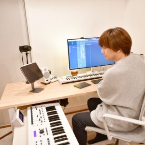 【2.5次元の舞台裏】音楽×演劇、好きの掛け合わせを仕事に　作曲家・編曲家 和田俊輔「脳内で上演しながら作曲します」（前編） イメージ画像