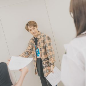 【2.5次元の舞台裏】感情の本質を言葉に変えて生み出す　演出家・元吉庸泰「アーティストでありお客さんの代表でありたい」 イメージ画像