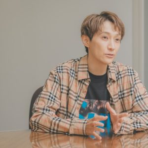 【2.5次元の舞台裏】感情の本質を言葉に変えて生み出す　演出家・元吉庸泰「アーティストでありお客さんの代表でありたい」 イメージ画像