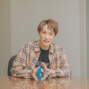 【2.5次元の舞台裏】感情の本質を言葉に変えて生み出す　演出家・元吉庸泰「アーティストでありお客さんの代表でありたい」 イメージ画像